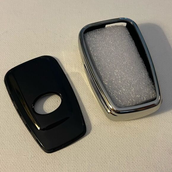 Toyota Logo key fob Keychain in Black leather with black/silver key fob case NWT - Picture 9 of 9